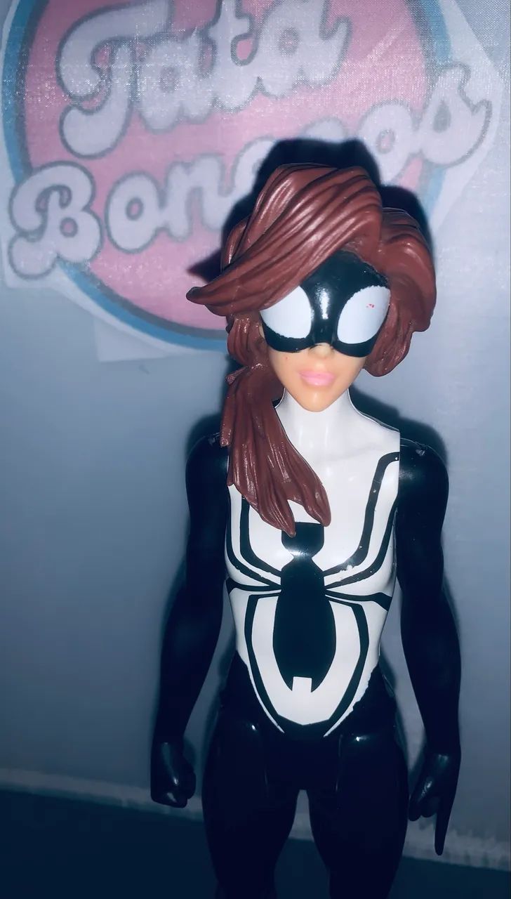 Boneca spider girl 30 cm hasbro usada - Foto 2