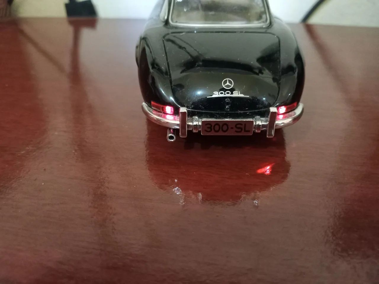 Miniatura mercedes sl 300 - peça de coleção - Foto 4