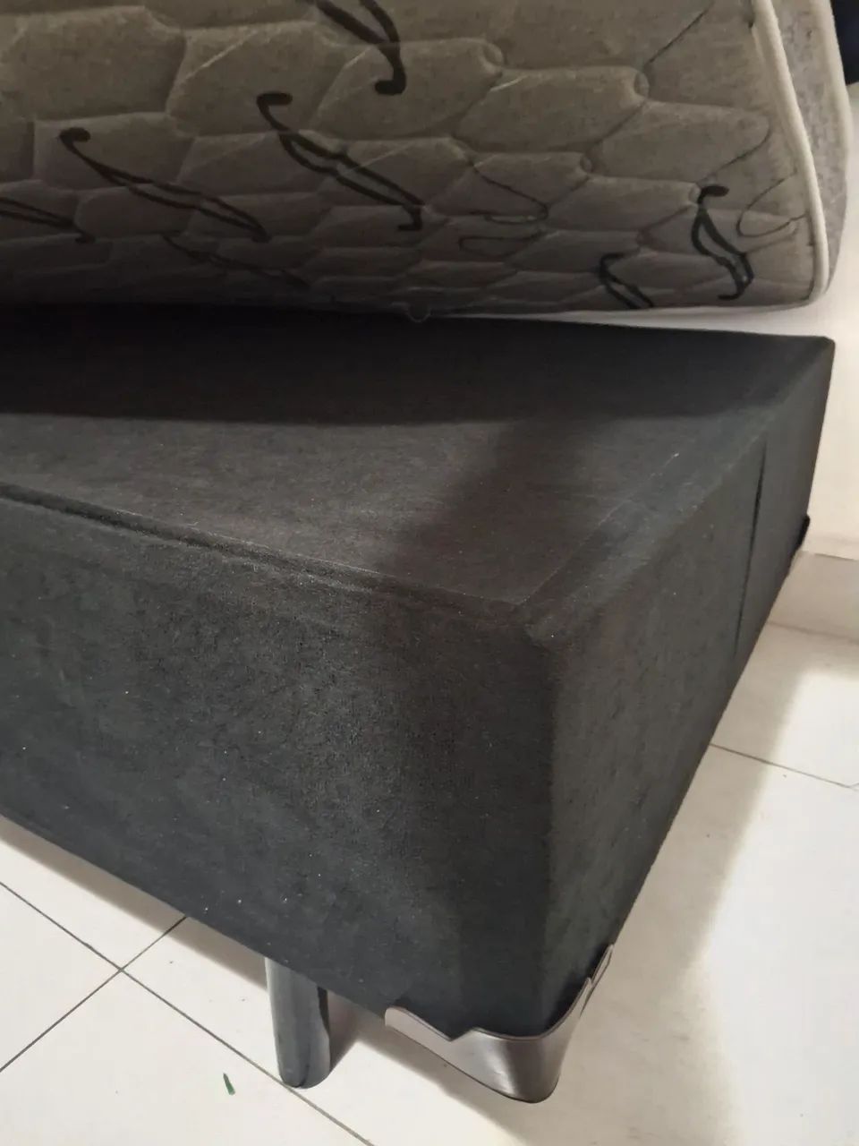 Cama de solteiro com base e 2 colchões  - Foto 2