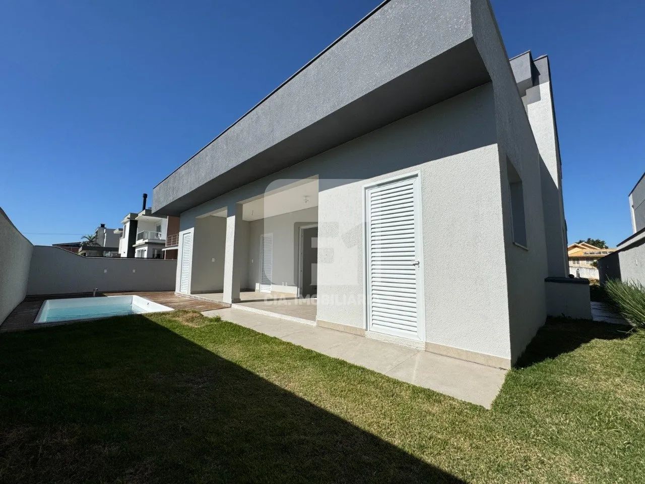 Casa nova de 4 suítes em condomínio nos Ingleses - Foto 2