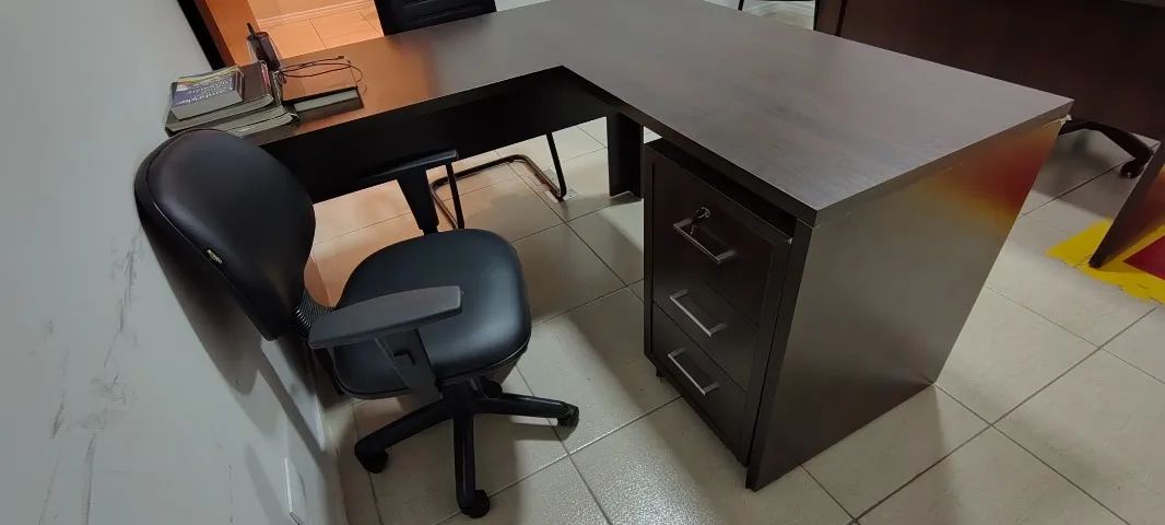 Mesa de escritório em L - Foto 2