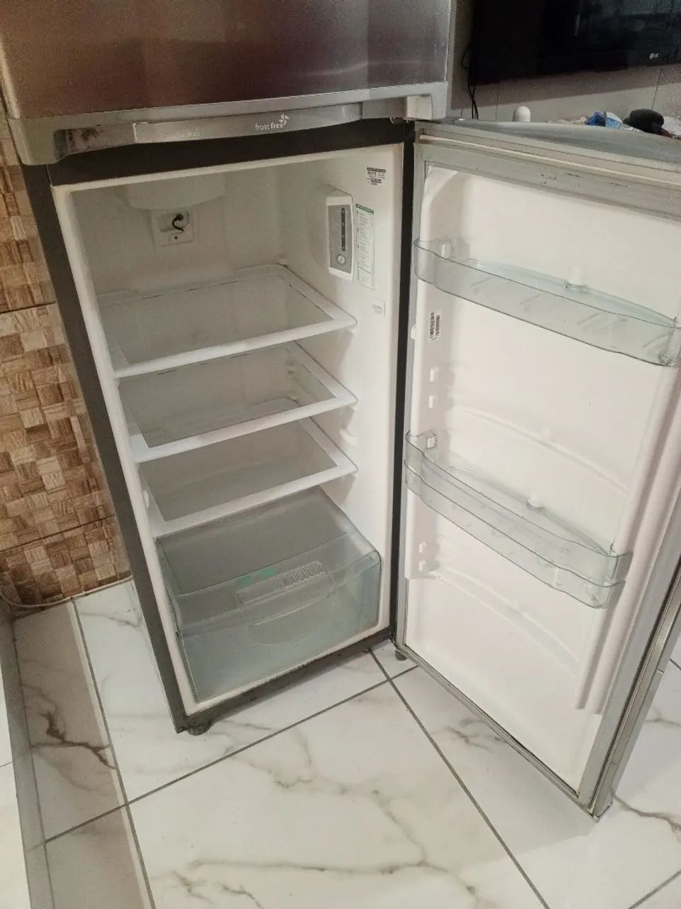 vendo geladeira e microondas  - Foto 5