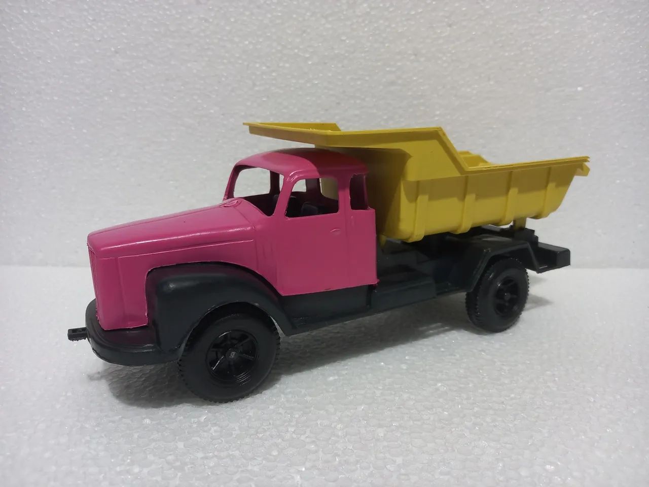 Caminhão Brinquedo Scania 111 caçamba 