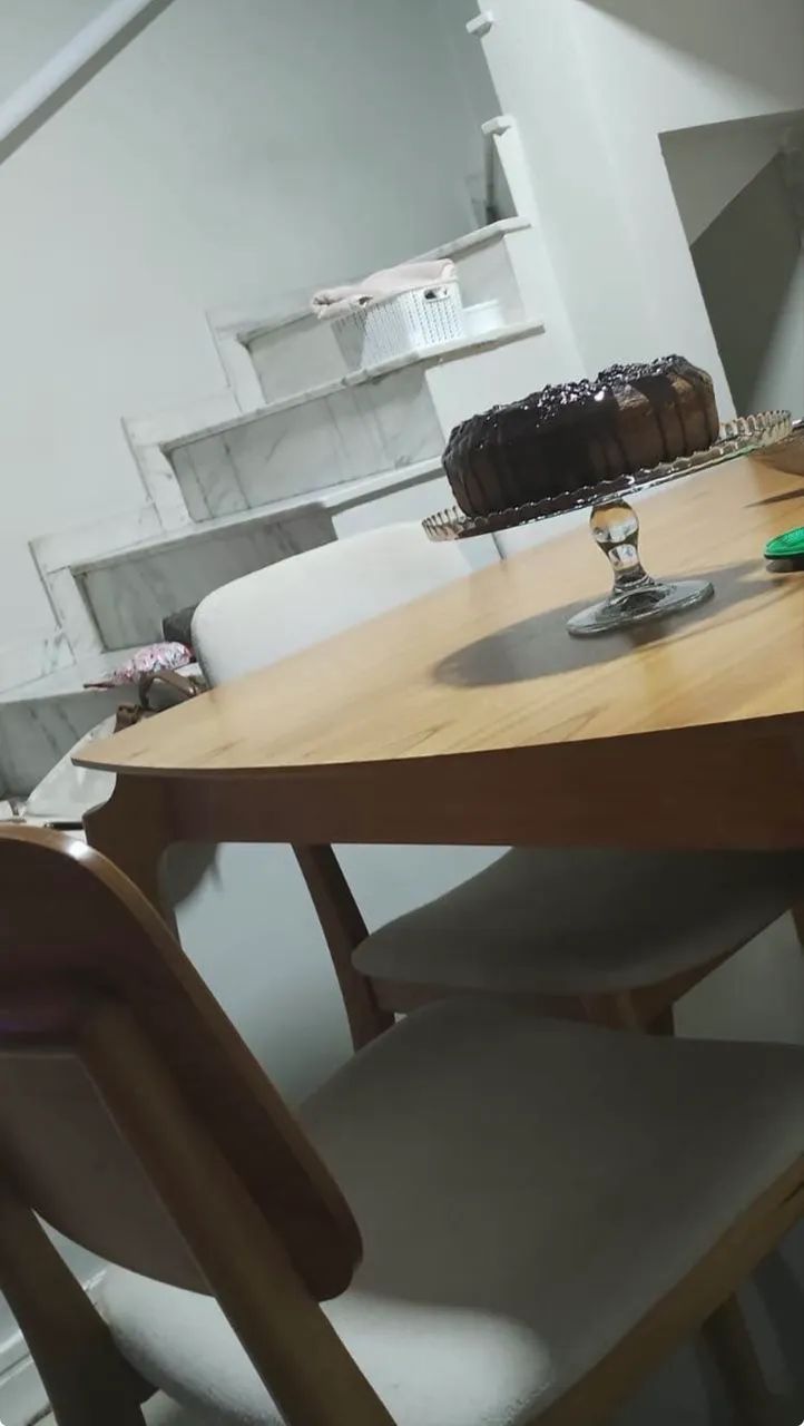 Mesa de jantar 1,80 por 0,90 - Foto 5