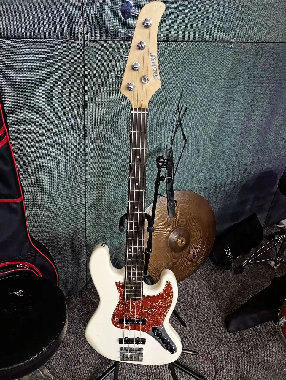 Vendo Baixo Strinberg 4c ativo e passivo semi novo pre amp mostro 