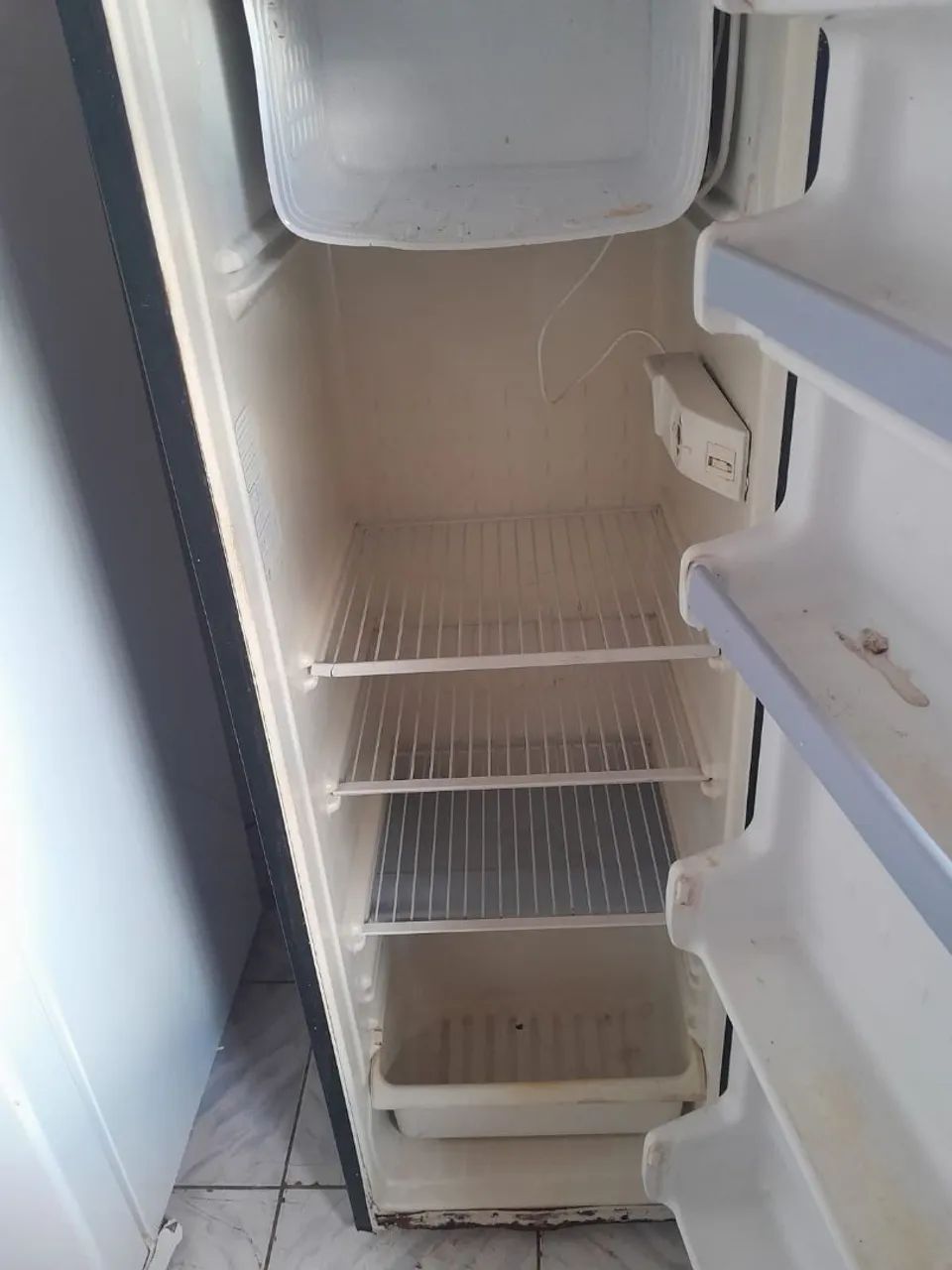 Vendo geladeira em perfeito estado  - Foto 3