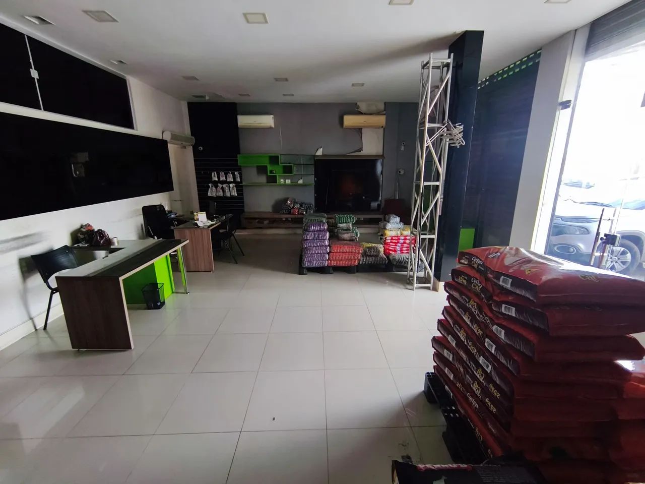 IMÓVEL COMERCIAL 560m² COM ESTACIONAMENTO  - JOÃO DURVAL | PRÓXIMO AO CHARMANT E BOULEVARD - Foto 3
