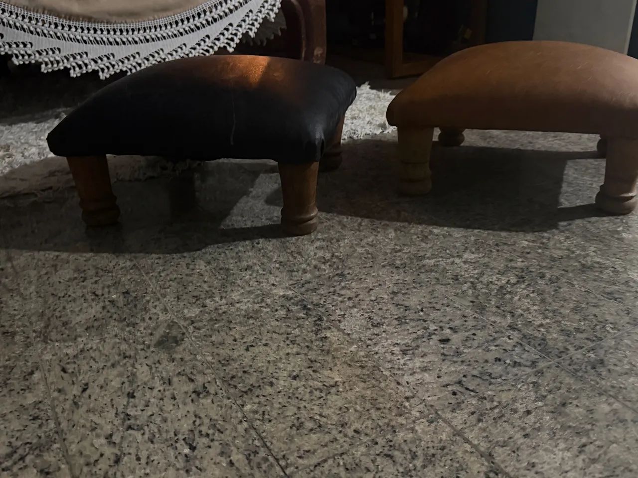 Banco baixo de madeira  - Foto 3