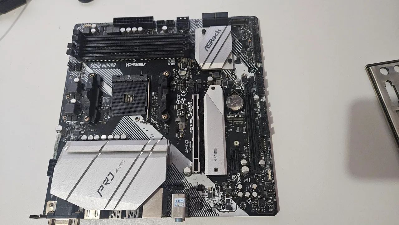 AMD Pro4 B550M > ASRock PRO4（ジャンク） B550M 5600XとASRock Ryzen5 CPU