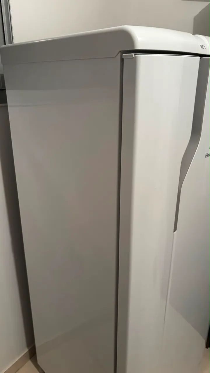 Vendo geladeira com defeito - Foto 4