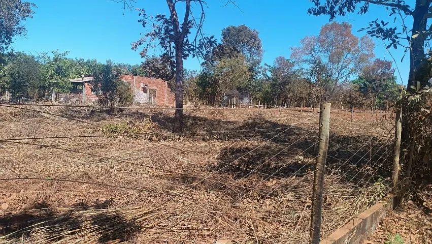 Vende-se Lote em Condomínio.