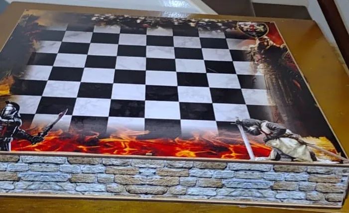 tabuleiro de xadrez com peças medievais - Foto 2