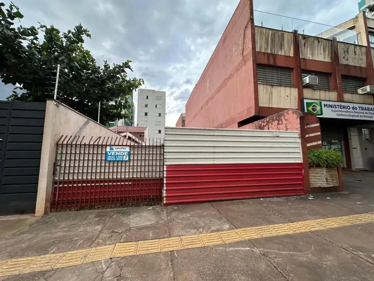 Terreno à venda em Maringá, Zona 03, com 290 m²