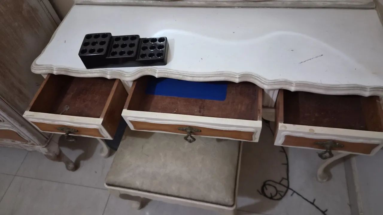 Penteadeira em peroba estilo Chipandelle - Foto 3
