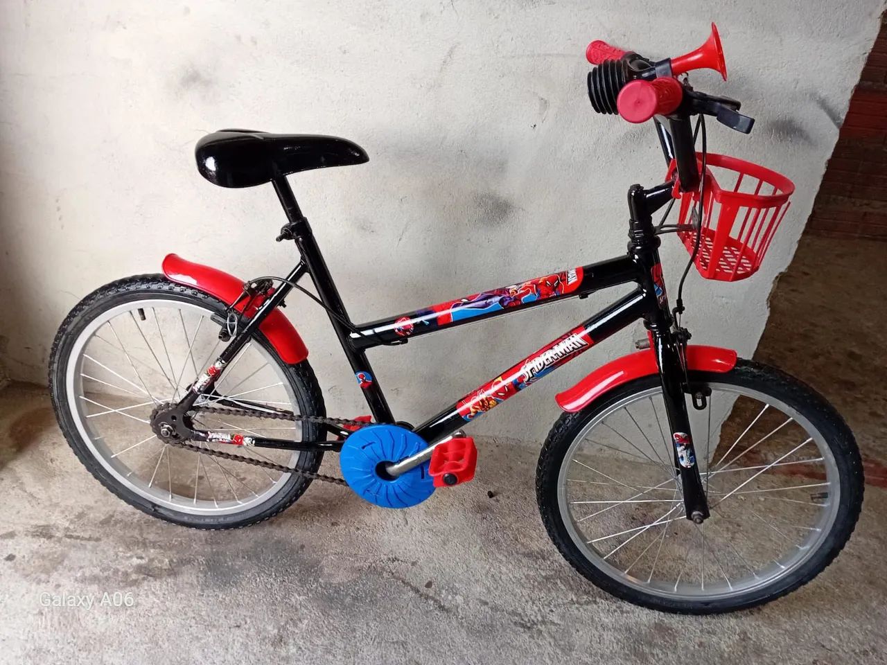 Bicicleta aro 20 novinha do homem aranha 