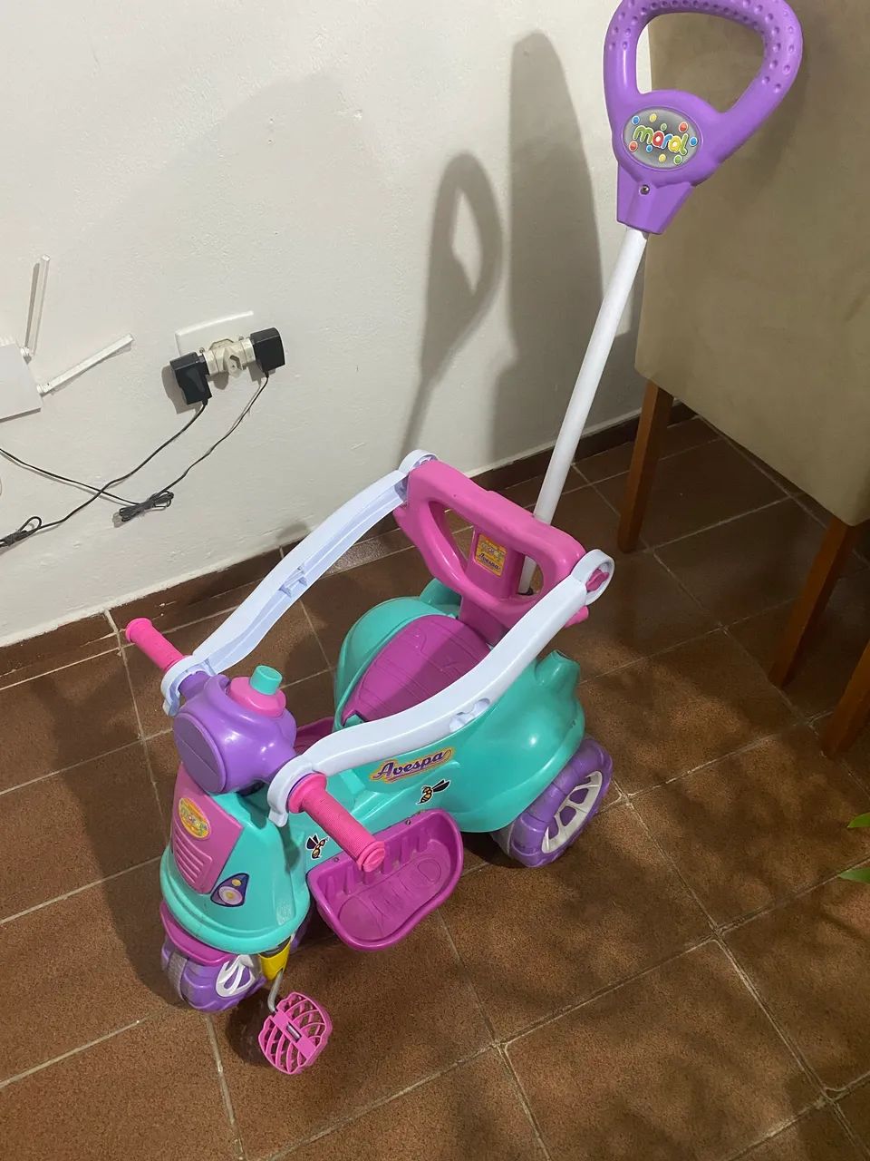 Vendo carrinho de passeio com pedal  - Foto 2