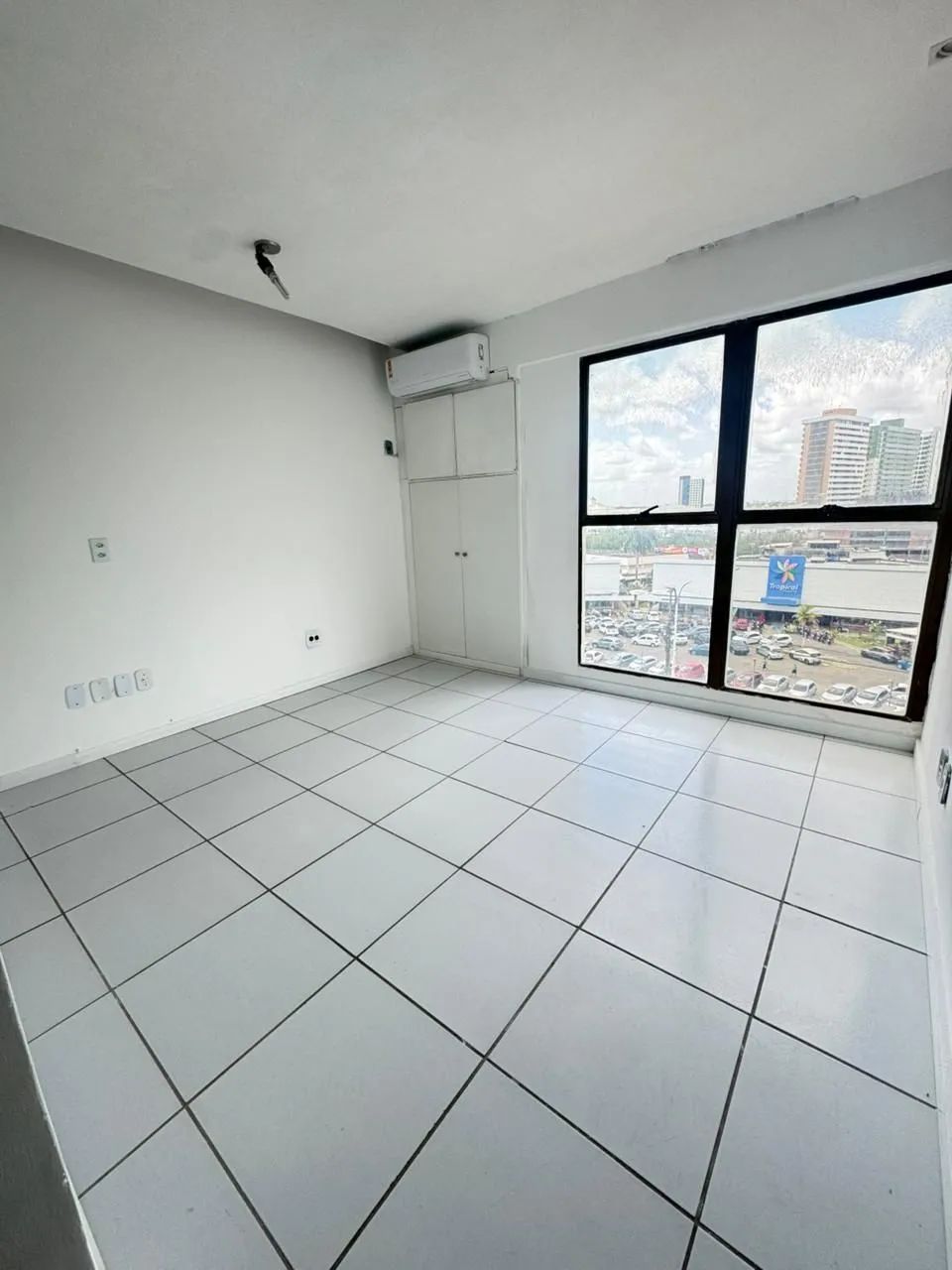 VENDO SALA EDIFICIO MULTIEMPRESARIAL