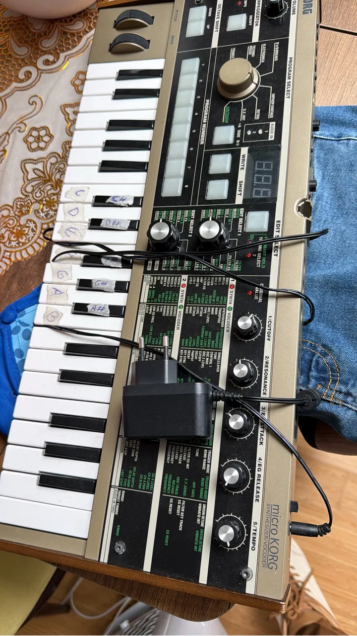 KORG microKORG XL sintetizador vocoder com microfone