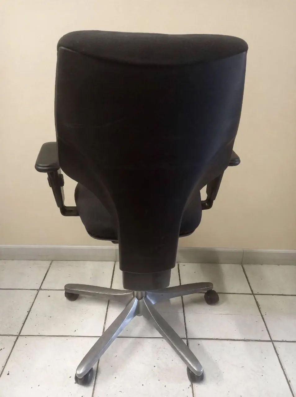 Cadeira Escritório Giroflex Candall usada  - Foto 4