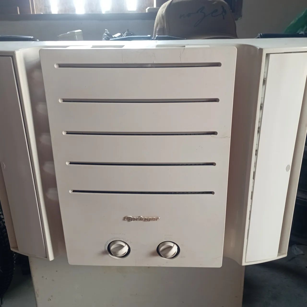 Vendo ar condicionado Springer 220 volts/7500 BTUs 