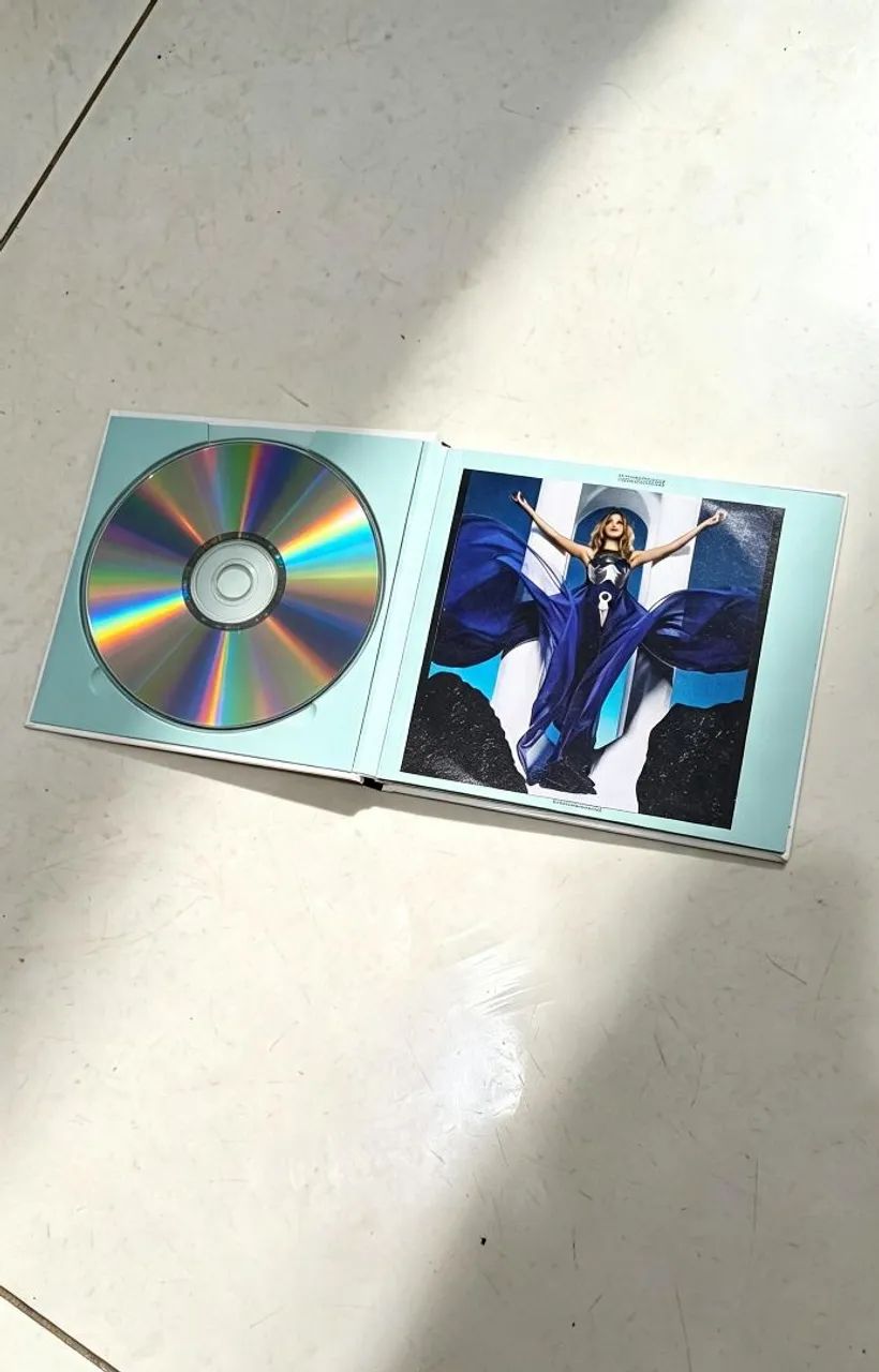 Kylie Minogue Aphrodite Experience Edition CD/DVD Importado  - Foto 2