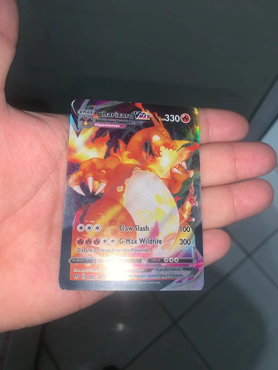 Carta TCG Pokémon charizard Giganta MAX  - Foto 2