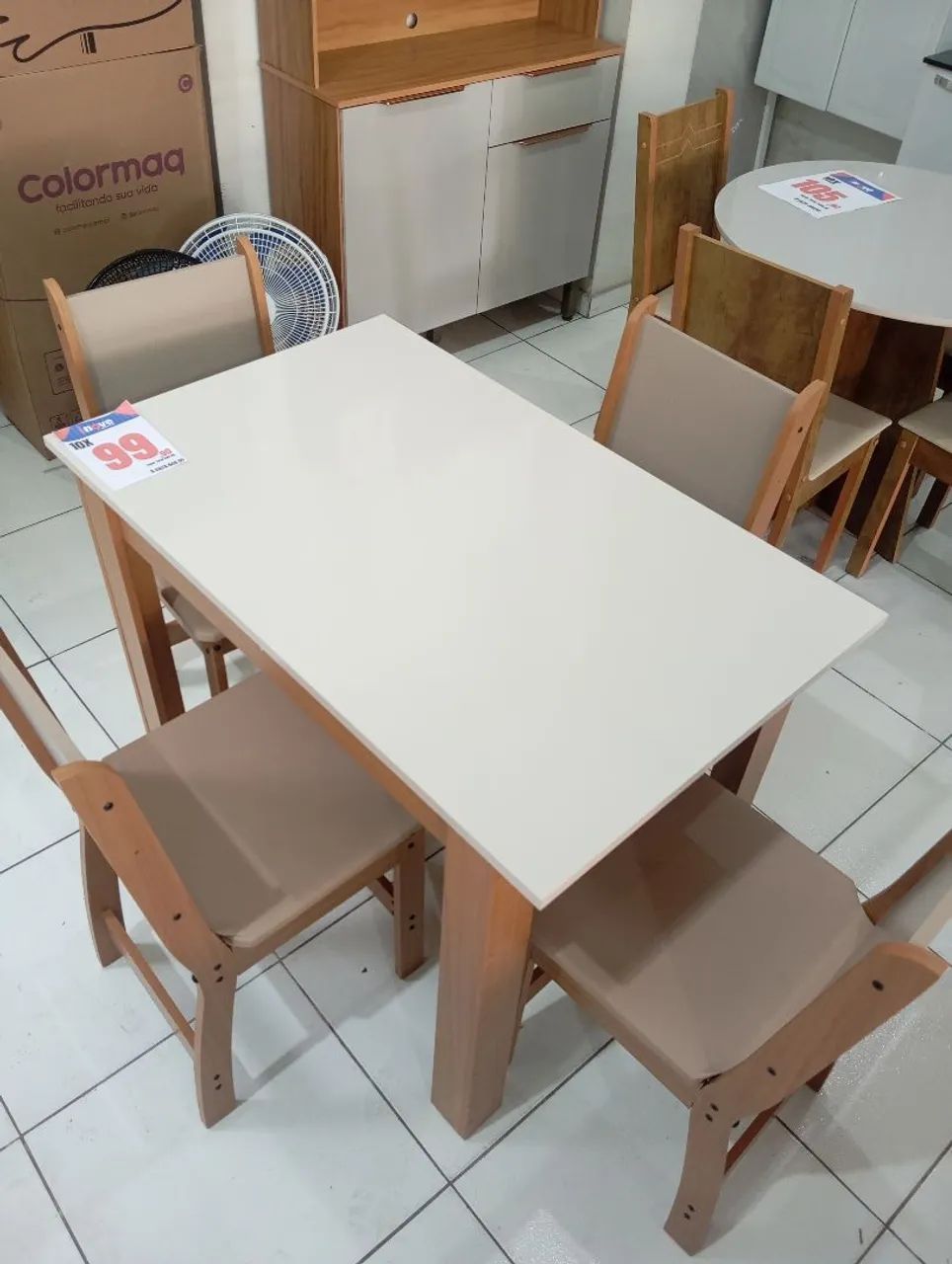 Conjunto de Mesa com 4 Cadeiras 