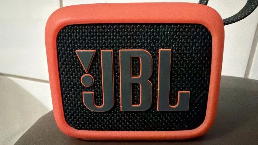 JBL Go 4 com capinha protetora
