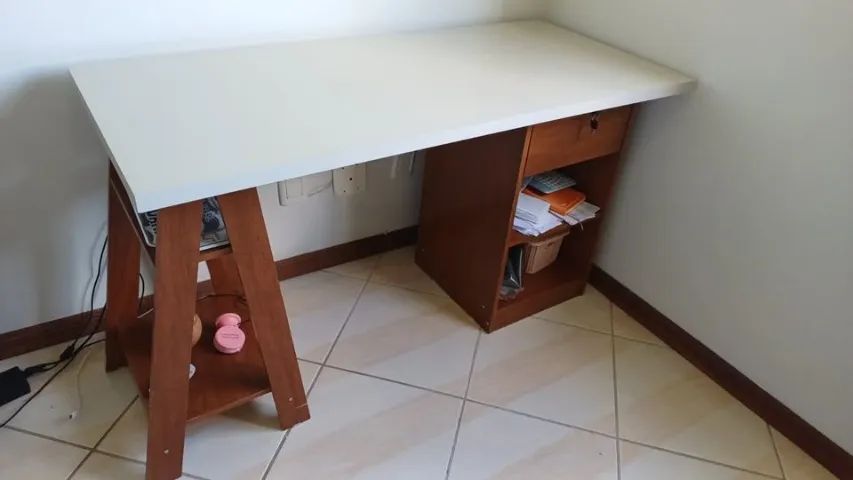 Mesa de escritório - Escrivaninha