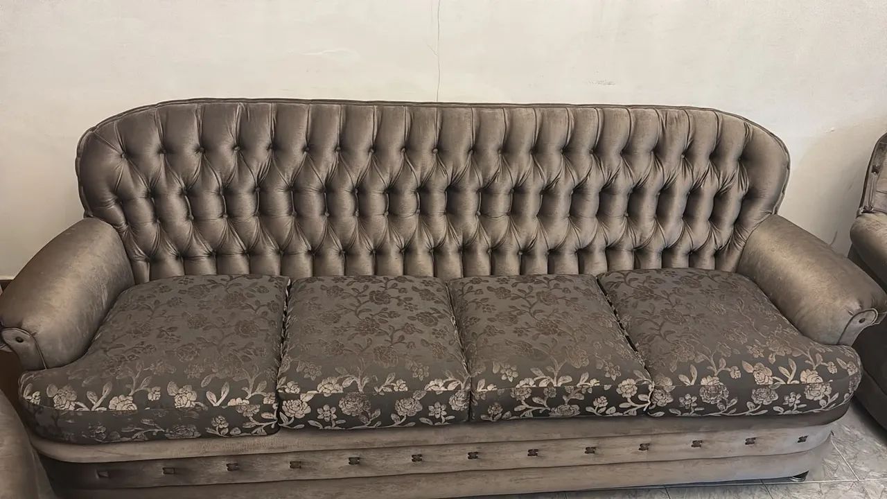 Sofá de 3 lugares e 2 poltronas 