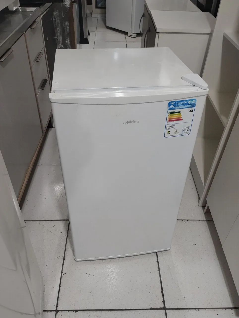 Frigobar Midea semi novo 117 litros 