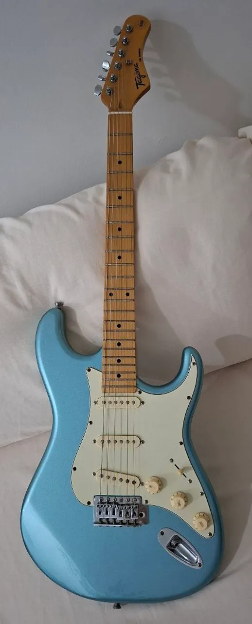 Guitarra Washburn N2 - Instrumentos musicais - Marco, Belém