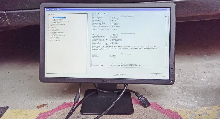 Monitor Dell de 19 polegadas com conexão VGA funcionando