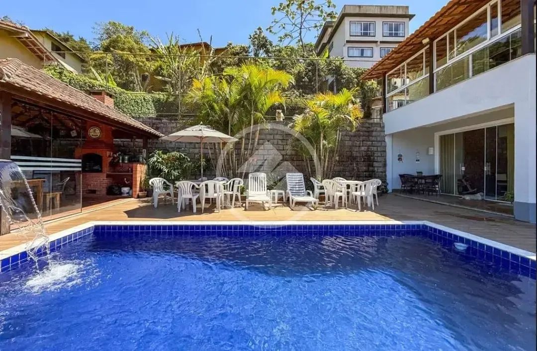 Casa com 4 quartos e 3 suítes, piscina e amplo terreno em Agriões codigo: 362886