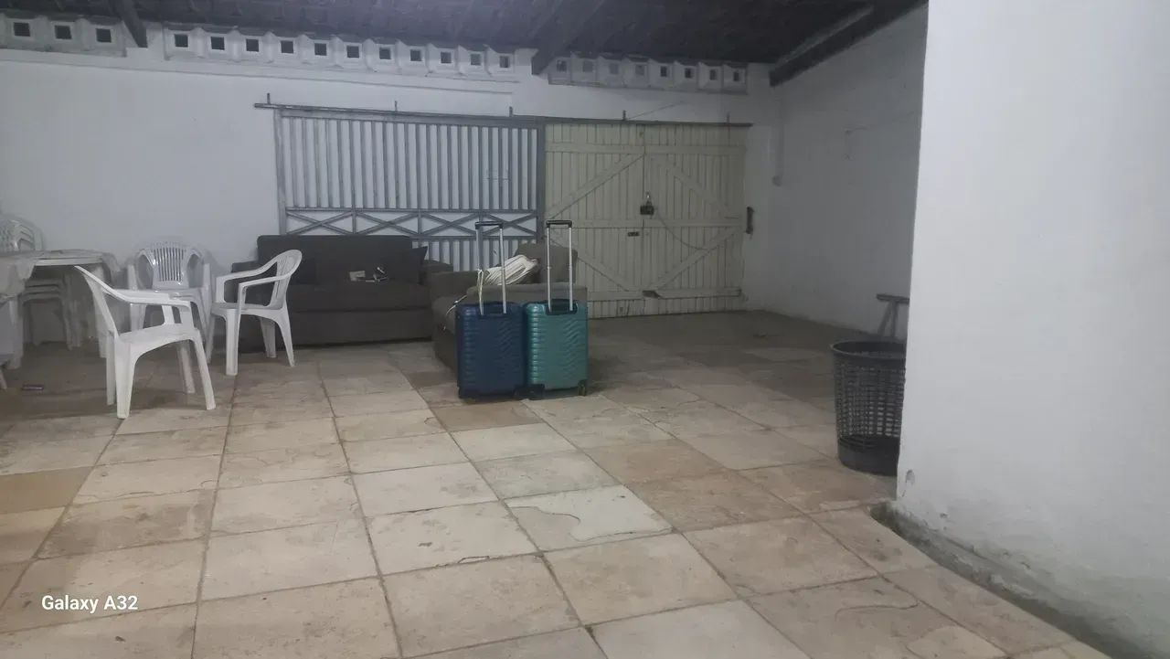 Excelente casa, cidade 2000.