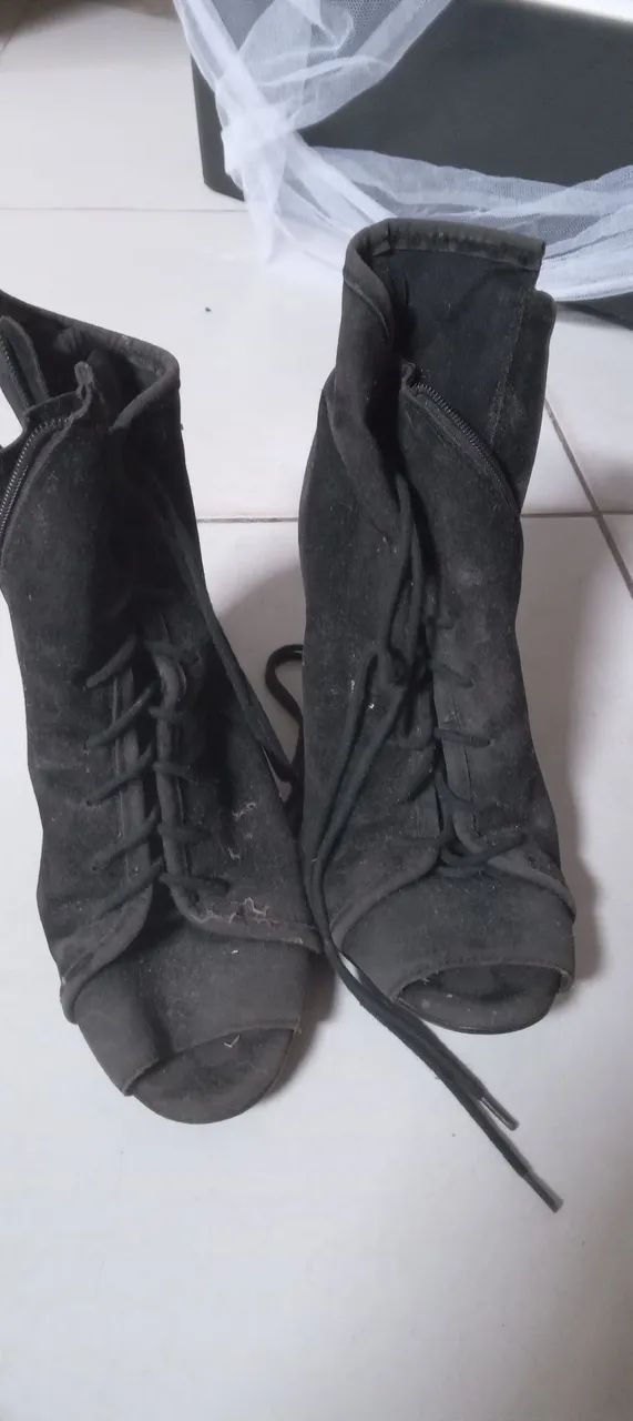 Bota com salto