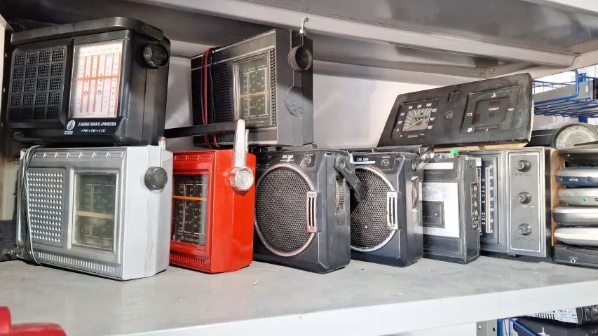Radios antigos funcionando a partir de 79,00 teste na hora somos loja Valores na descrição