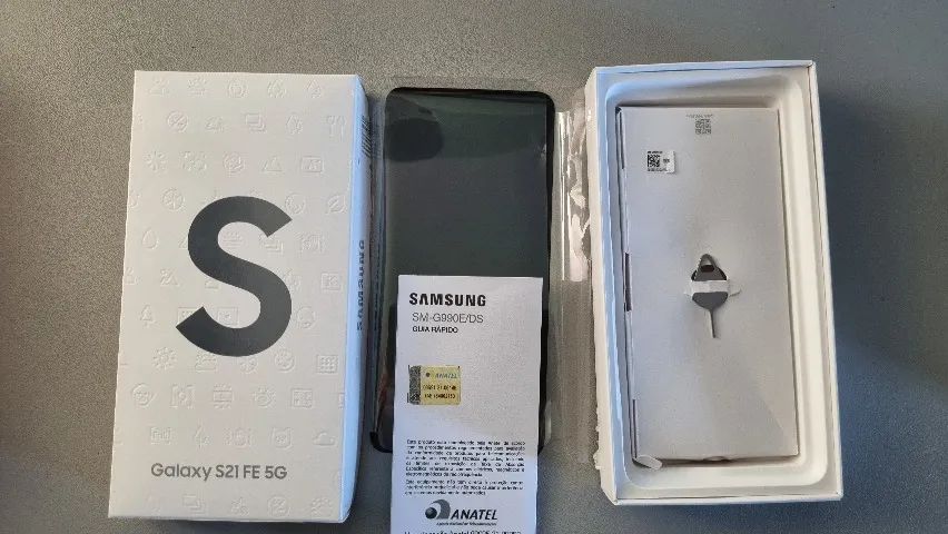 Dois celulares Samsung