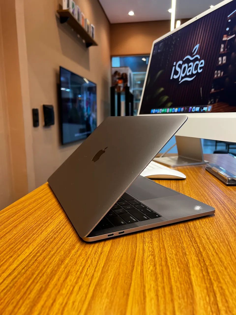 (Vendo ou troco) MacBook Pro 2018 16GB ram 256gb TouchBar - Foto 4