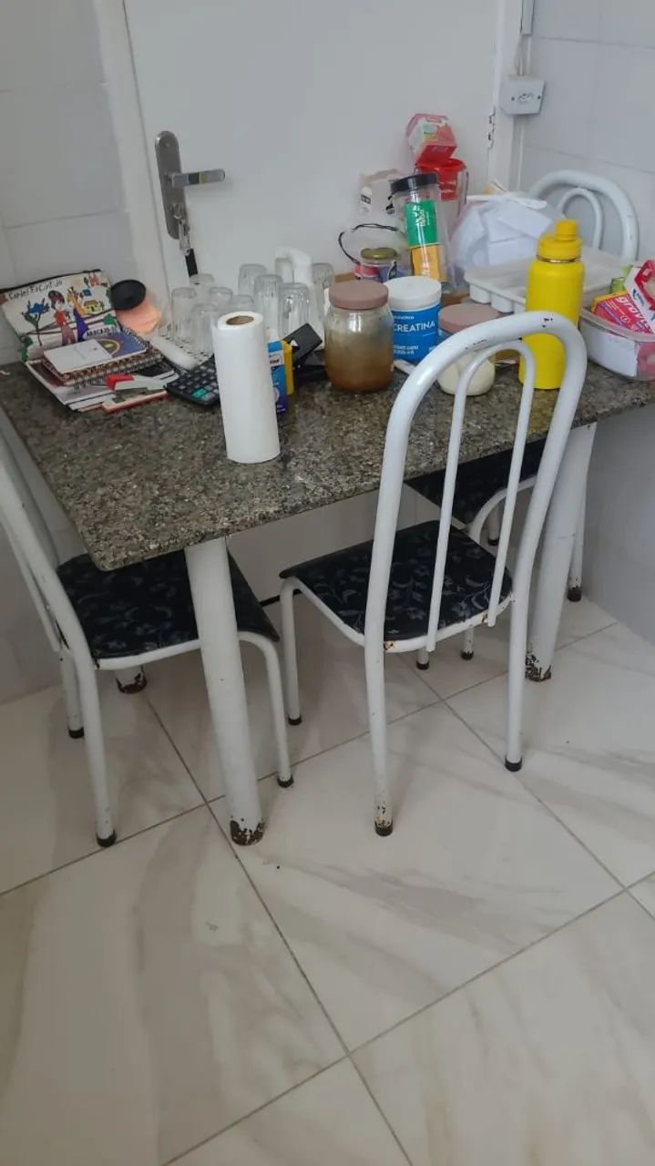 Conjunto de mesa de granito + 4 cadeiras 