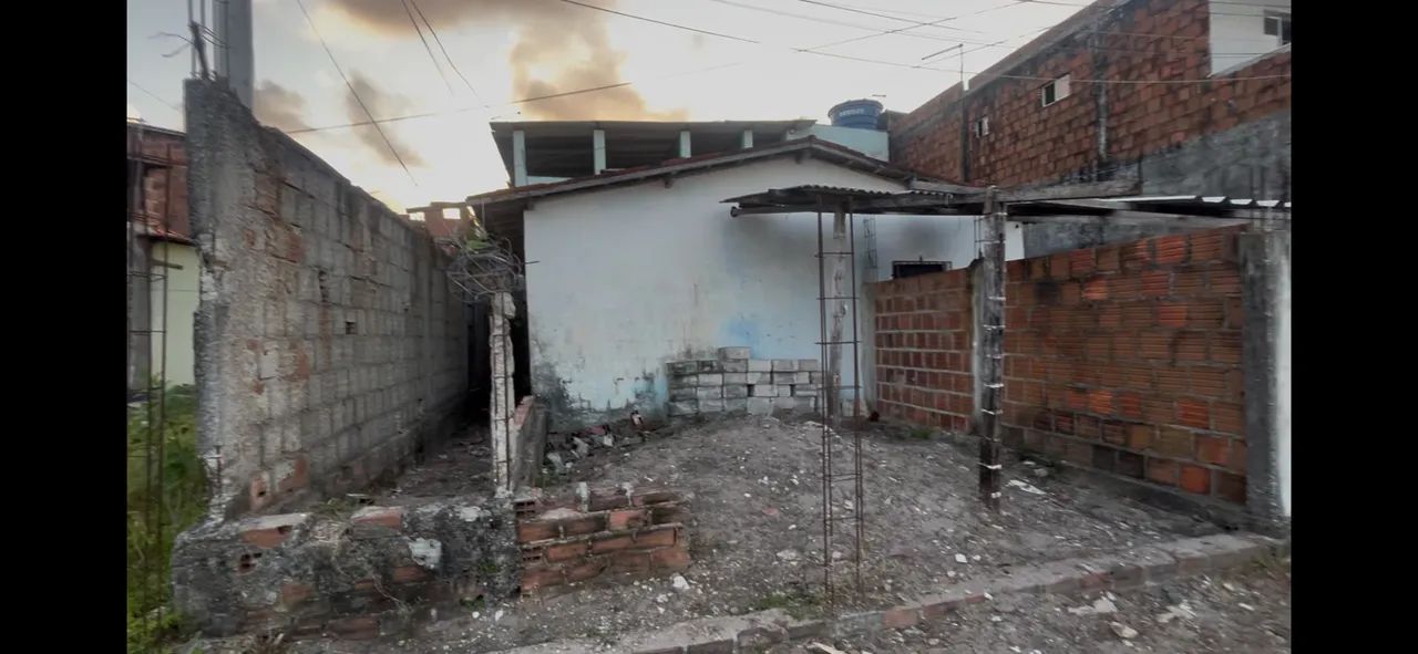 Vendo ou troco casa em boa localização com calcamento  - Foto 3