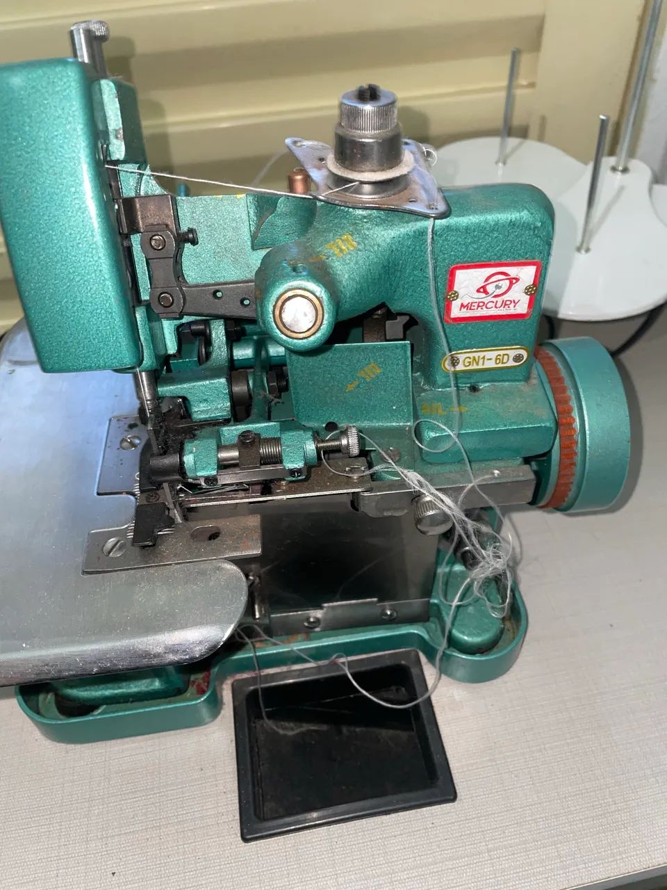 Vendo máquina Overlock Mercury 110v  - Foto 2