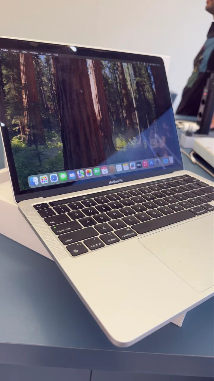MacBook Pro M1 256gb 8gb ram com Touch Bar modelo 2020 muito novo