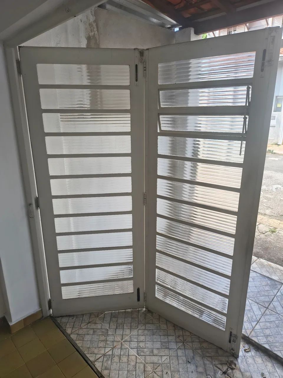 Vendo porta 3 repartições em bom estado de conservação  - Foto 3