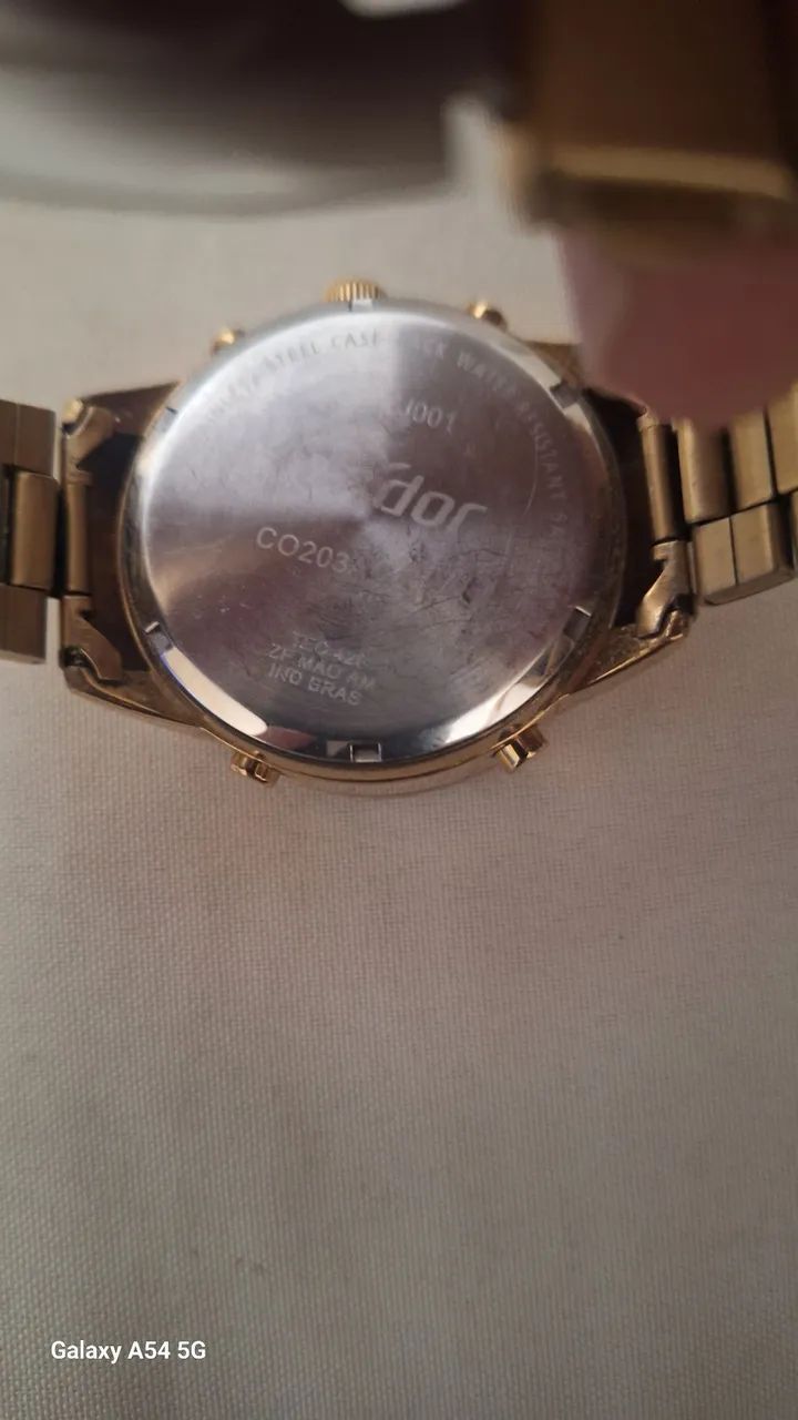Relógio analógico e digital CONDOR em aço dourado  - Foto 4