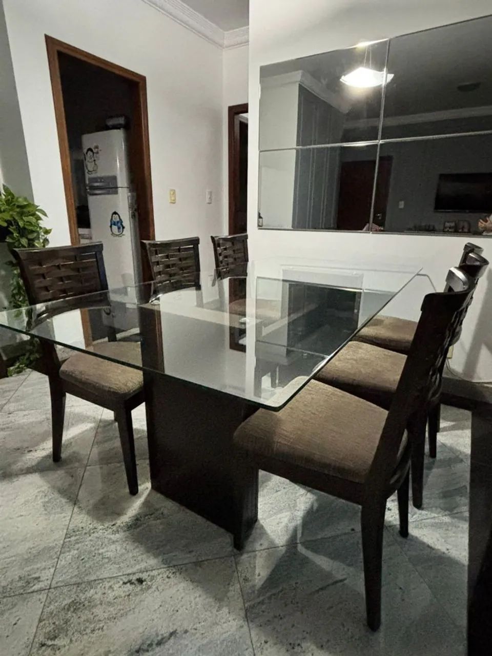 Mesa de jantar 6 lugares + aparador 