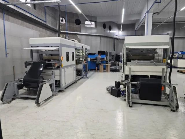 MÁQUINA DE VACCUM FORMING DE CORRENTE AUTOMÁTCA NO RJ - Foto 3