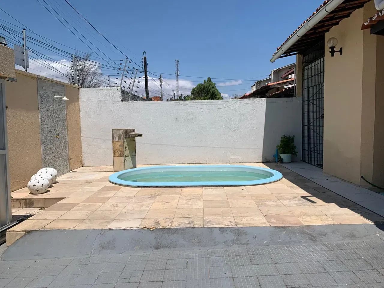 Casa ampla em excelente localização - Foto 4