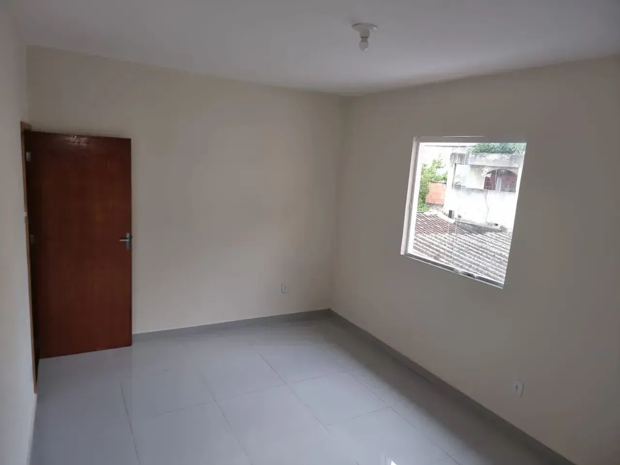CASA COM 3 QUARTOS EM REALENGO