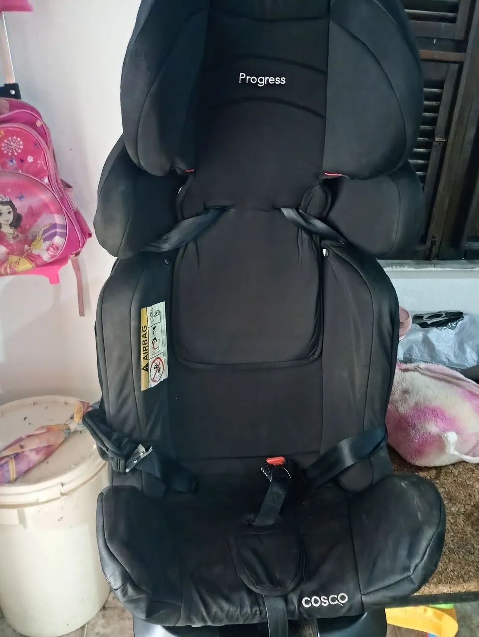 Cadeira infantil para carro.